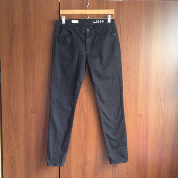 {SOLD}GAP legging jean in black. NWOT