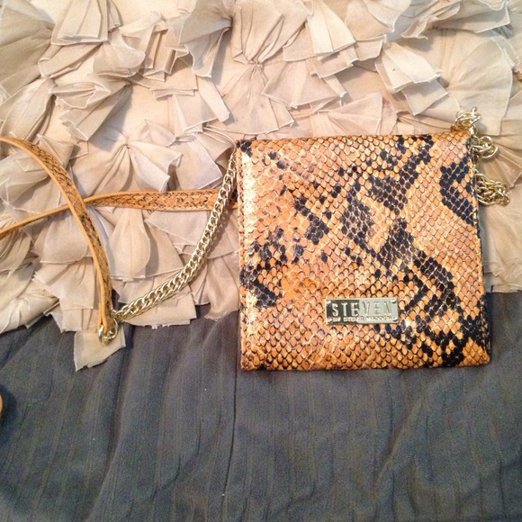 STEVEN by Steve Madden cross body bag! !