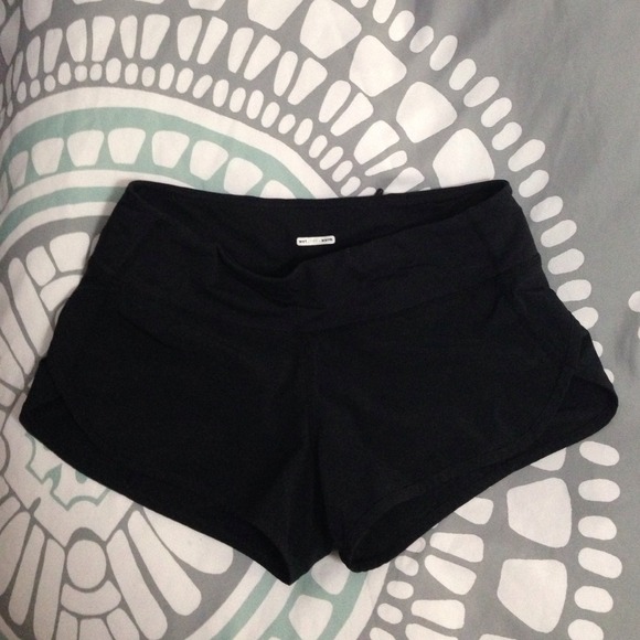 Lululemon black speed shorts