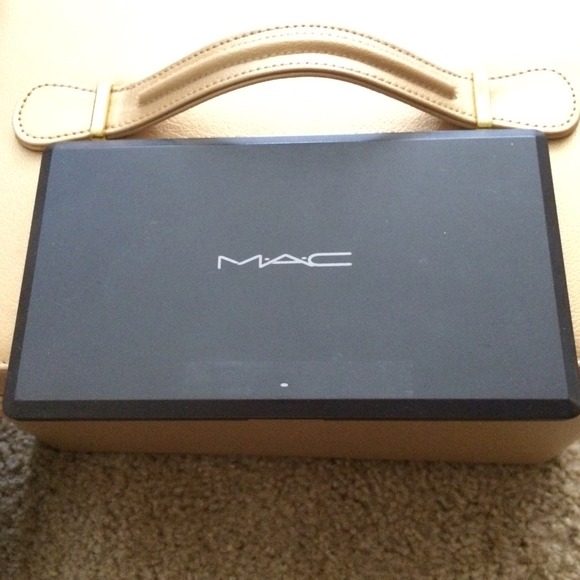 MAC 15 eyeshadow pan palette