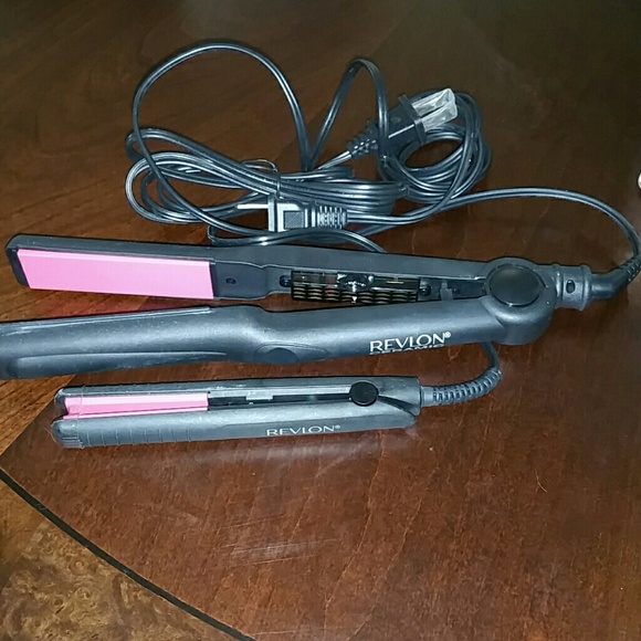 💕Sold on mercari 💕Revlon ceramic straightner