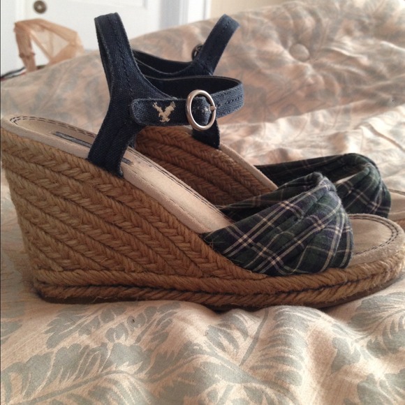 🆘SALE🆘 American Eagle Blue Plaid Wedges Size 7 - Picture 3 of 3
