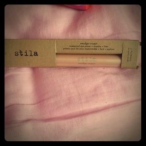 Stila smudge crayon in Kitten