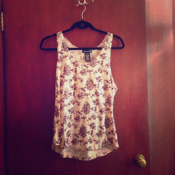 Wet Seal Tops - ❌SOLD❌🌸Rose Pattern Top🌸