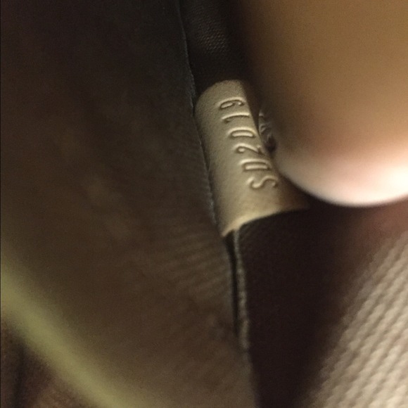 🚫🚫🚫 SOLD🚫🚫🚫Authentic LV Tivoli GM tote - Picture 4 of 4