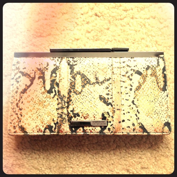 Kenneth Cole Reaction Handbags - Kenneth Cole Reaction snakeskin print clutch