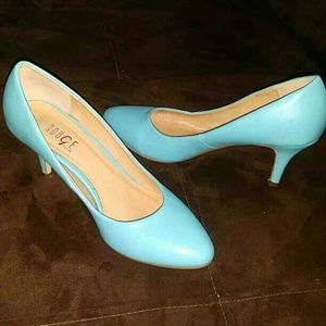 Mini heel shoes