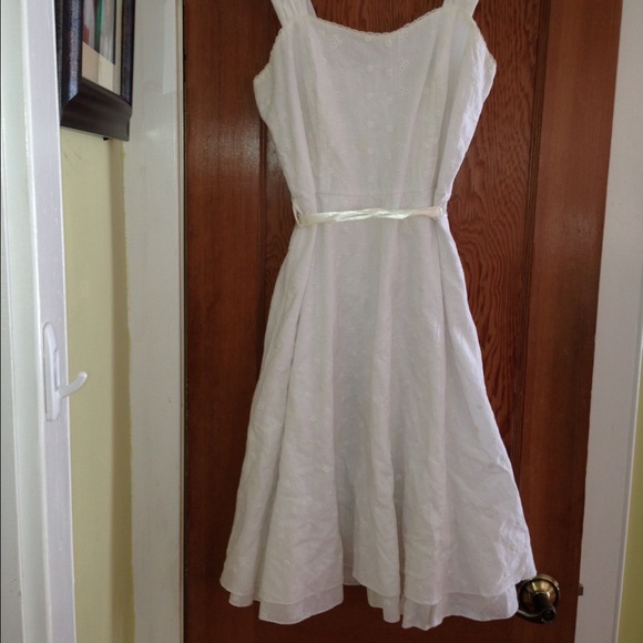 White eyelet Forever 21 dress sz M