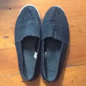 Black slip on's