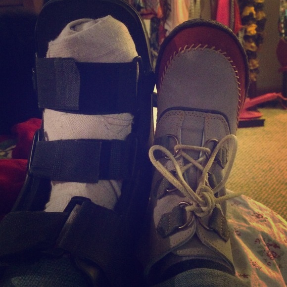 At least one foot is cute!