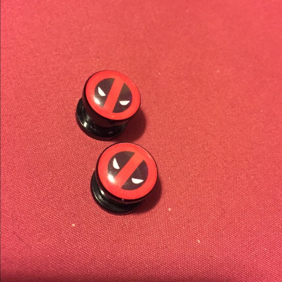 00g Deadpool plugs