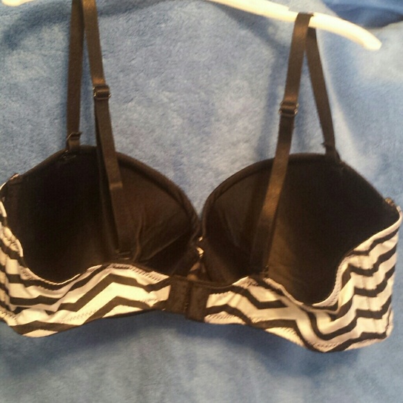Black and White Bra Some PushUp NWOT - Picture 3 of 4