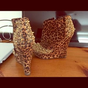 Animal print with gold spikes Wedge