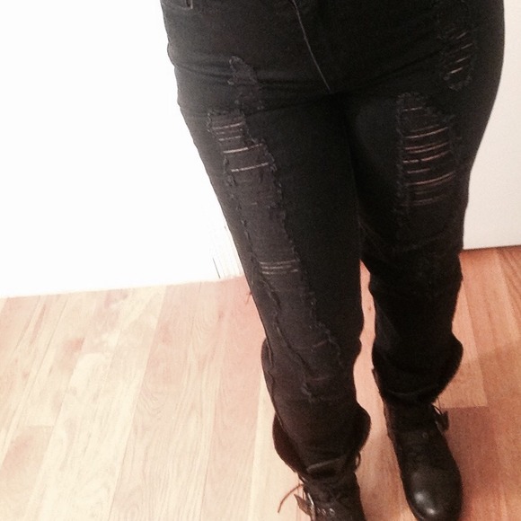 Distressed black boyfriend jeans