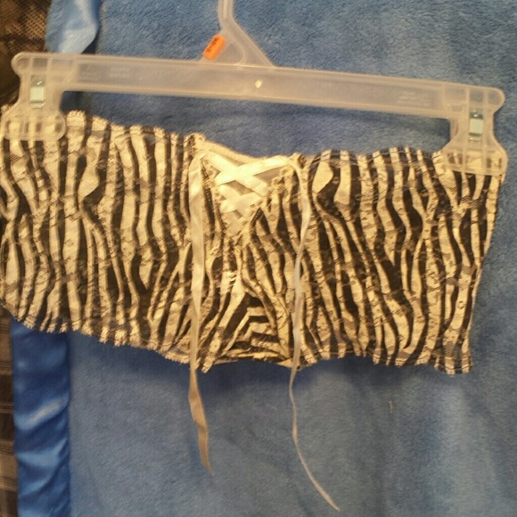 Lace Booty Shorts With Mini Corset Back NWOT - Picture 2 of 4