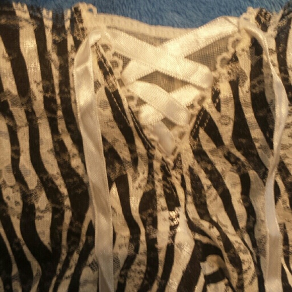 Lace Booty Shorts With Mini Corset Back NWOT - Picture 3 of 4