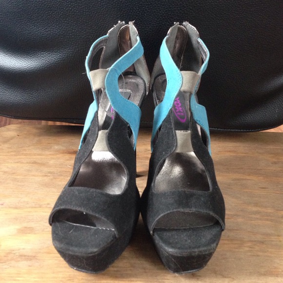 High heels - Picture 2 of 2