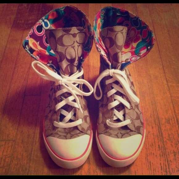 🚫 ON HOLD 2/2 Coach high top fold over sneakers