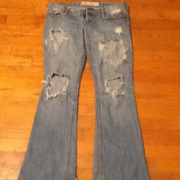 Super destroyed boot cut hollister jeans