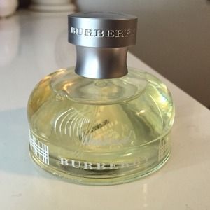 Burberry Weekend perfume