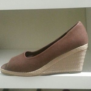 Brown and cream wedges