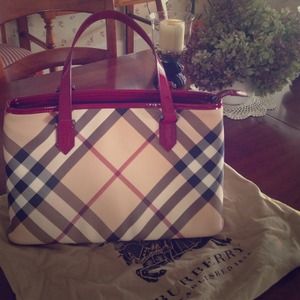 Burberry Nova Check Zip Tote - Raspberry Sorbet