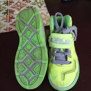 Nike Lebron Zooms... Size 11C