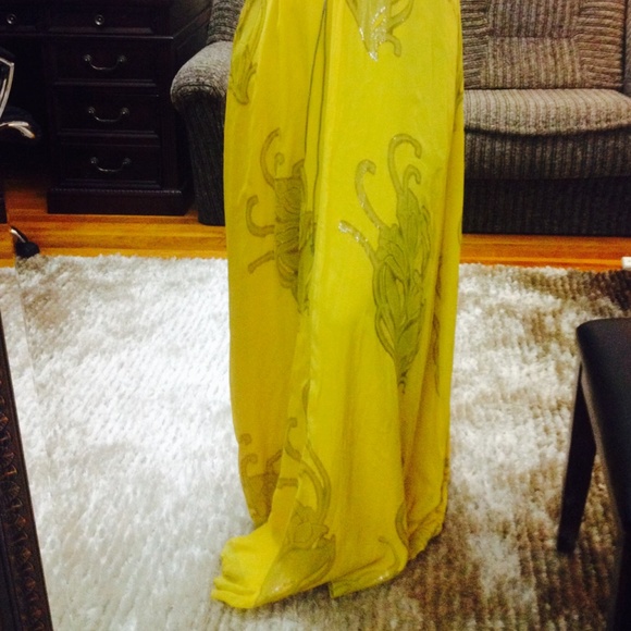 Classy one of a kind yellow maxi dress - Picture 2 of 3