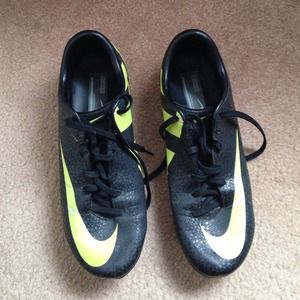 Men's Nike soccer cleats size 9