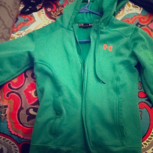 Green under Armour sweatshirt
