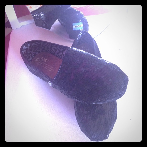 Black sequin Toms!