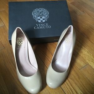 NWOT Vince Camuto Elaine patent blush heel.