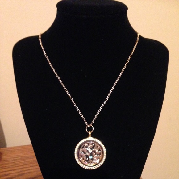 Locket 💕 with charms - Picture 2 of 2