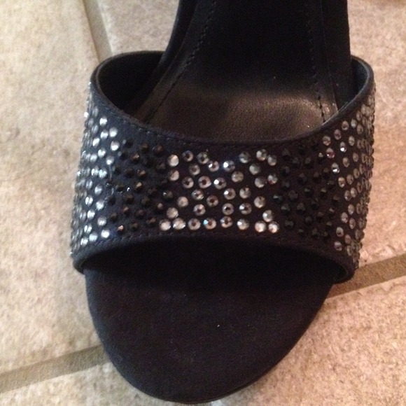 NWOT!! Cute! Cute! Cute! Chinese laundry heels! - Picture 2 of 4