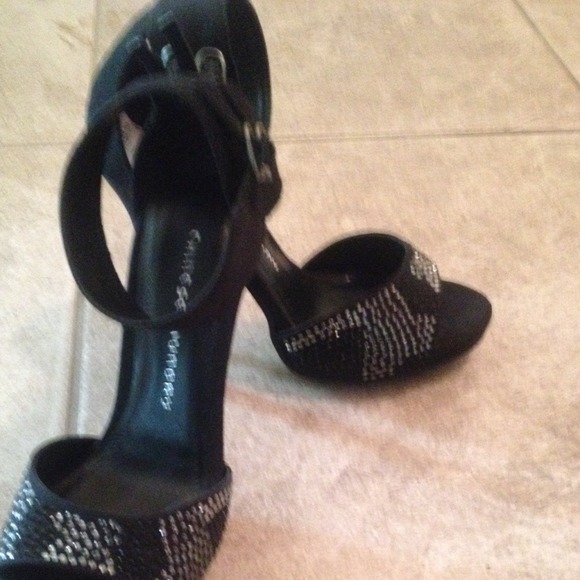 NWOT!! Cute! Cute! Cute! Chinese laundry heels! - Picture 3 of 4