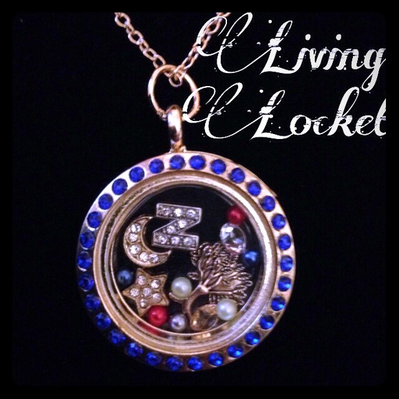 Living locket💕