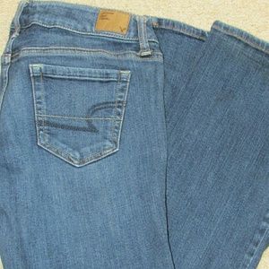 American Eagle sz 6 reg. Favorite Boyfriend jeans