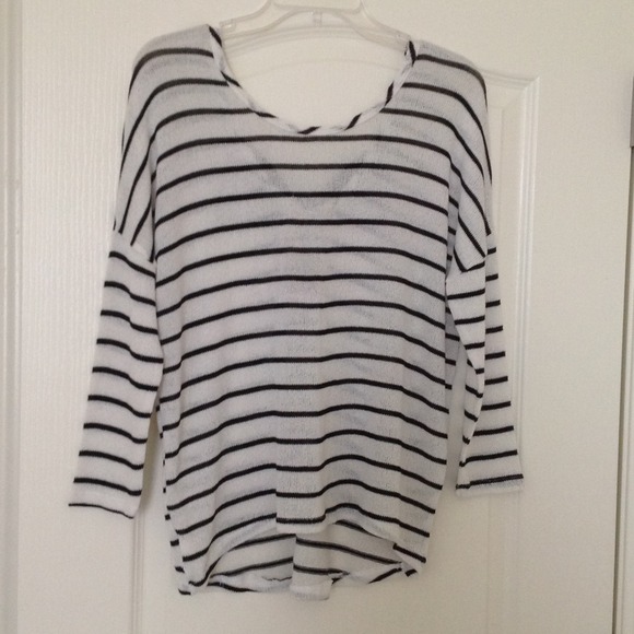 NWOT back bow top - M - Picture 2 of 2