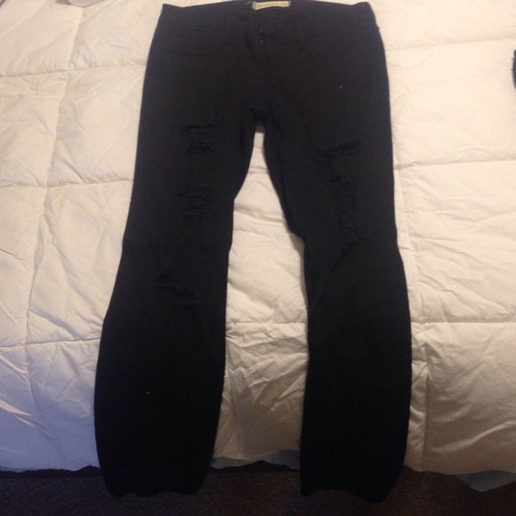 Bullhead black skinny distressed jeans