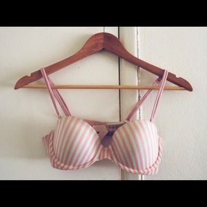 ❌SOLD❌💖VS Candy Stripped Multiway Bra 💗USED