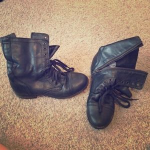 Combat boots