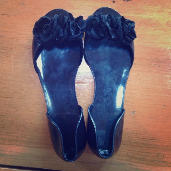 New black flower "jelly" flats forever 21
