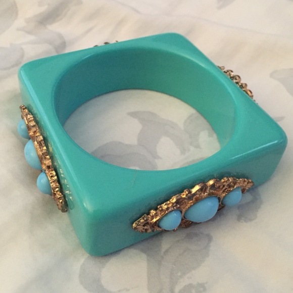 Vintage Style Bangle. - Picture 2 of 4