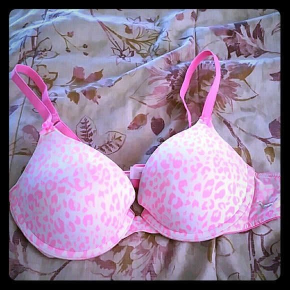 Pink VS bra size 34B