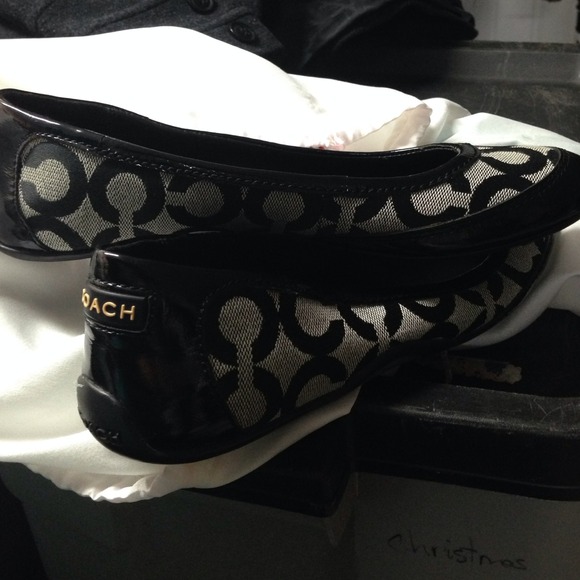 Coach flats