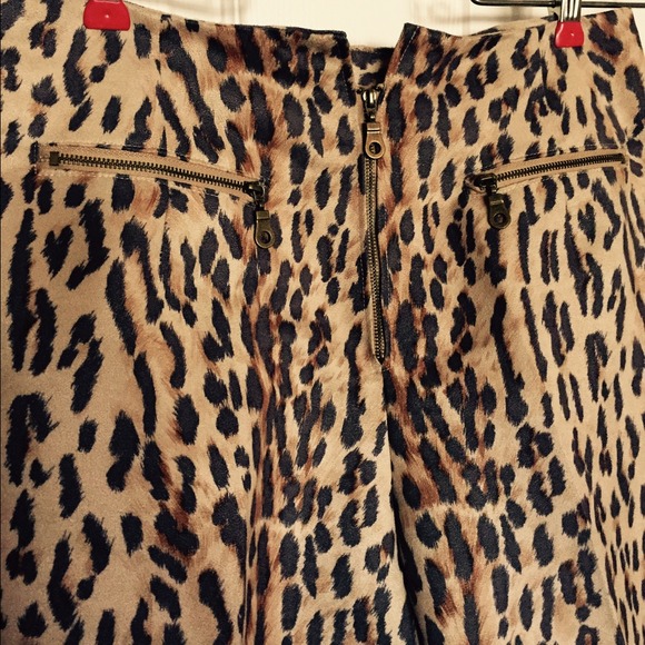 ❤️🎉PRICE DROP🎉❤️ Leopard print pants - Picture 2 of 3