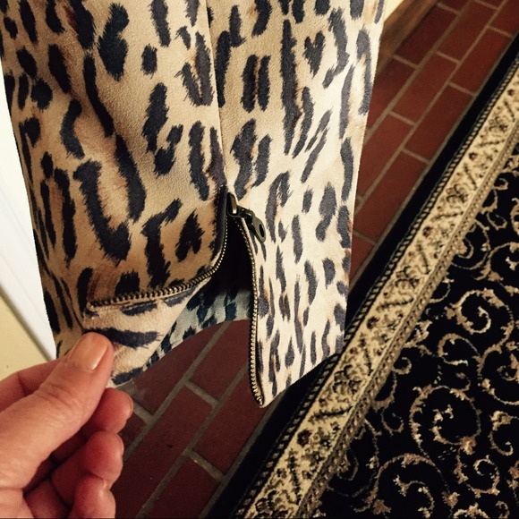 ❤️🎉PRICE DROP🎉❤️ Leopard print pants - Picture 3 of 3