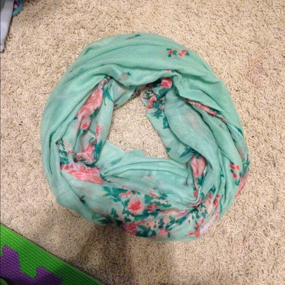Infinity scarf