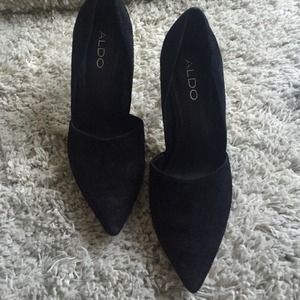 Black Aldo pointed toe heels
