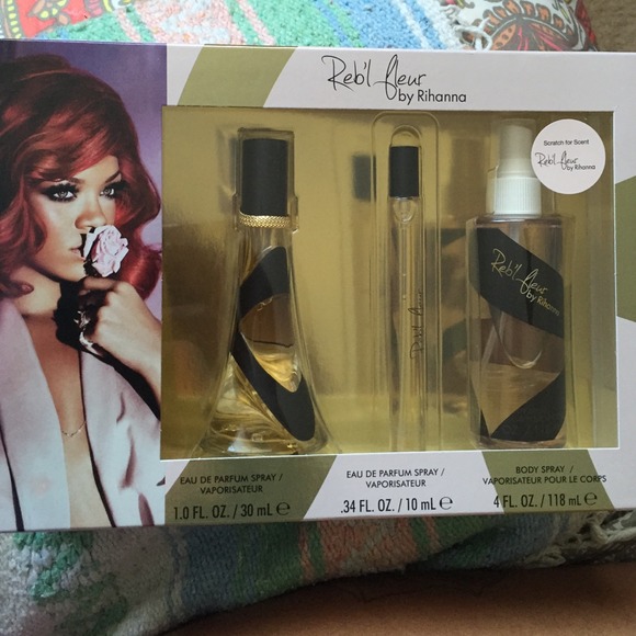 Reb'l Fleur by Rihanna - Picture 1 of 3